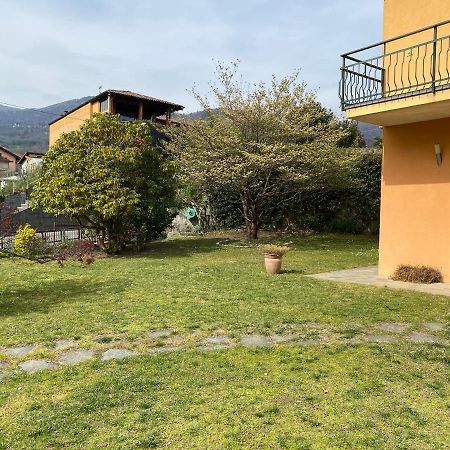 Casa Vacanza Veronica Con Giardino Verbania Bagian luar foto