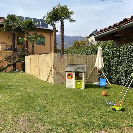 Casa Vacanza Veronica Con Giardino Verbania Bagian luar foto
