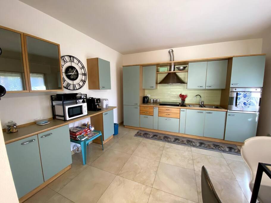 Casa Vacanza Veronica Con Giardino Verbania Bagian luar foto