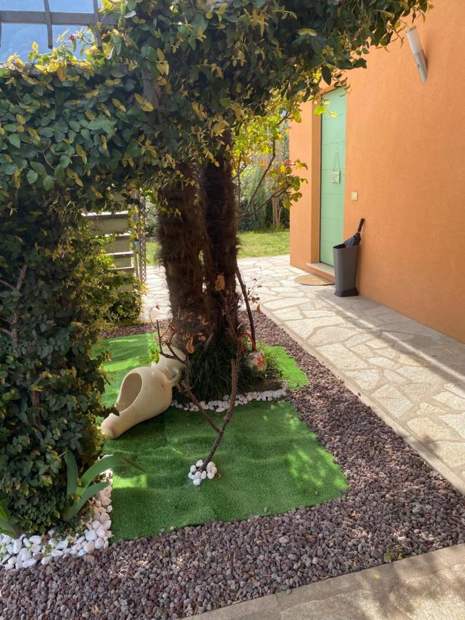 Casa Vacanza Veronica Con Giardino Verbania Bagian luar foto