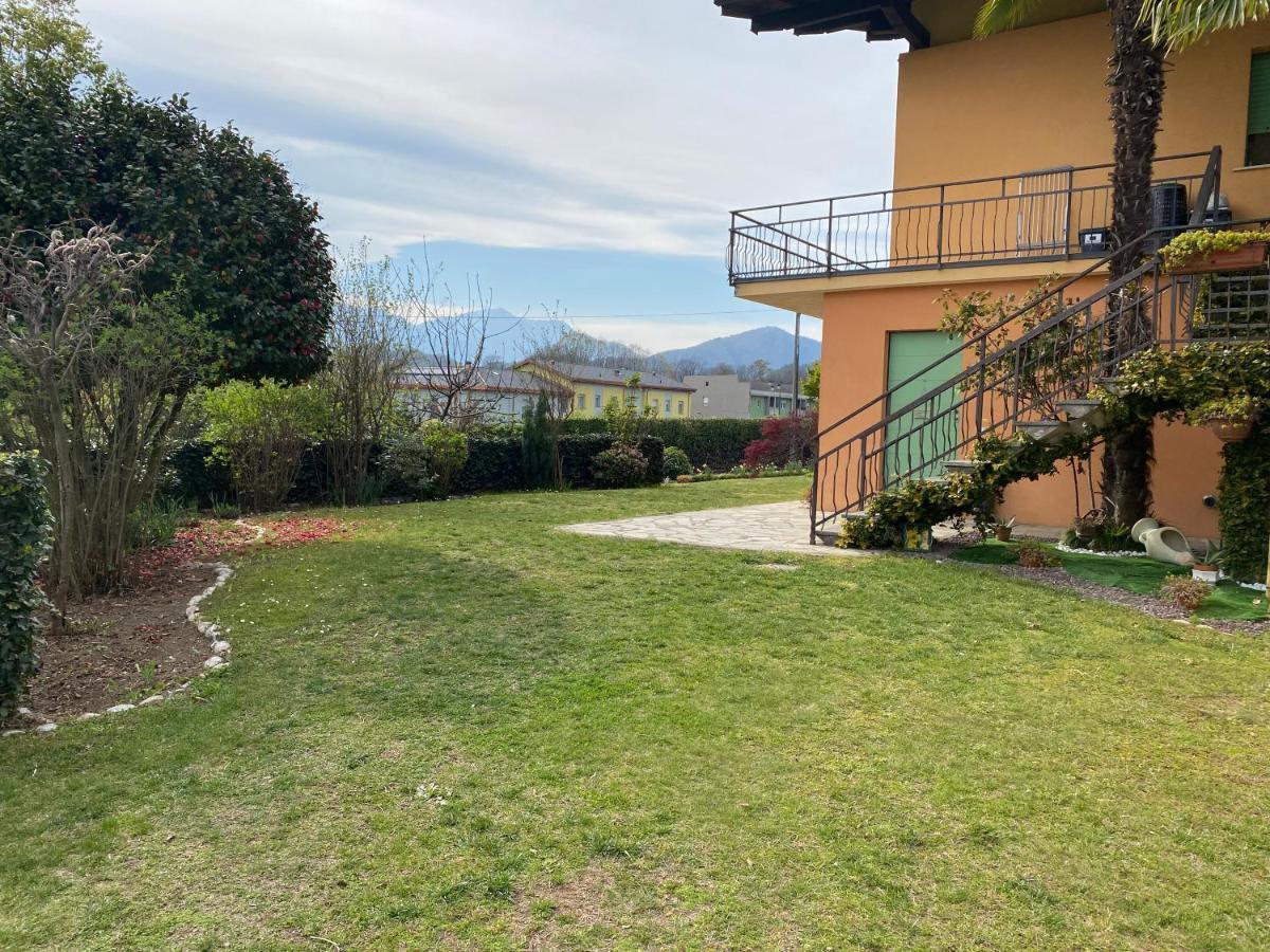 Casa Vacanza Veronica Con Giardino Verbania Bagian luar foto