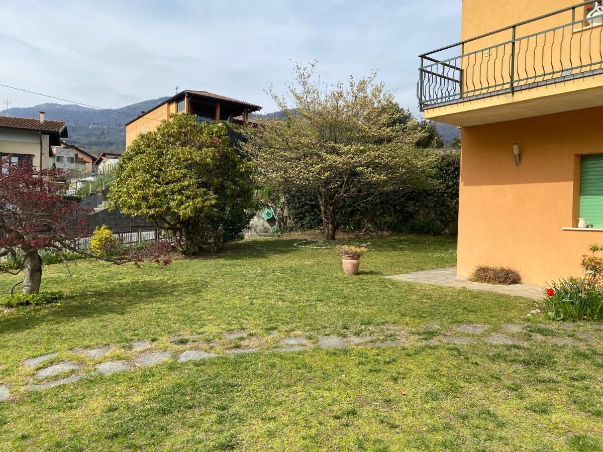 Casa Vacanza Veronica Con Giardino Verbania Bagian luar foto