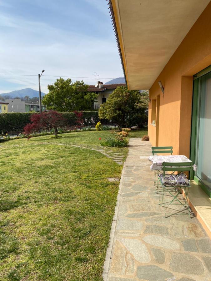 Casa Vacanza Veronica Con Giardino Verbania Bagian luar foto